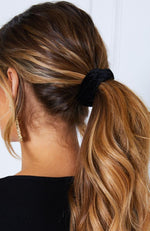 Ari Scrunchie Black Velvet